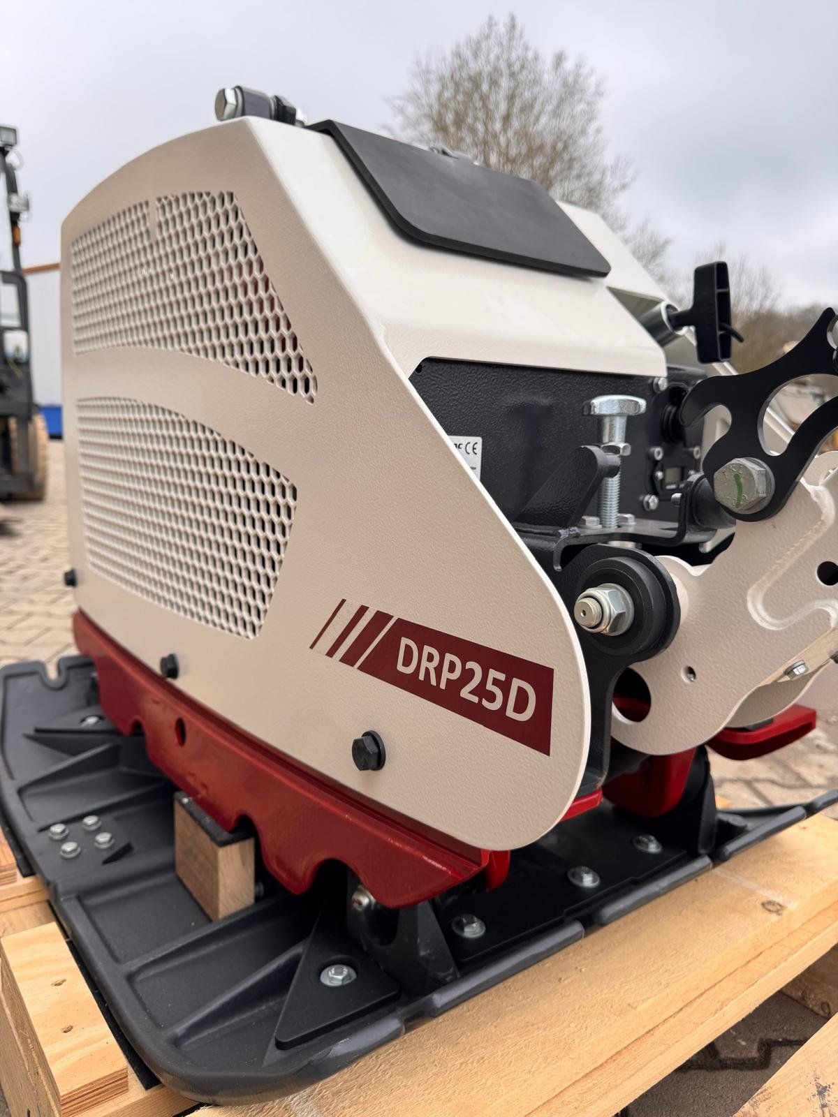 Rüttelplatte Dynapac DRP25D, 2024, neu, 280 kg, mit Matte