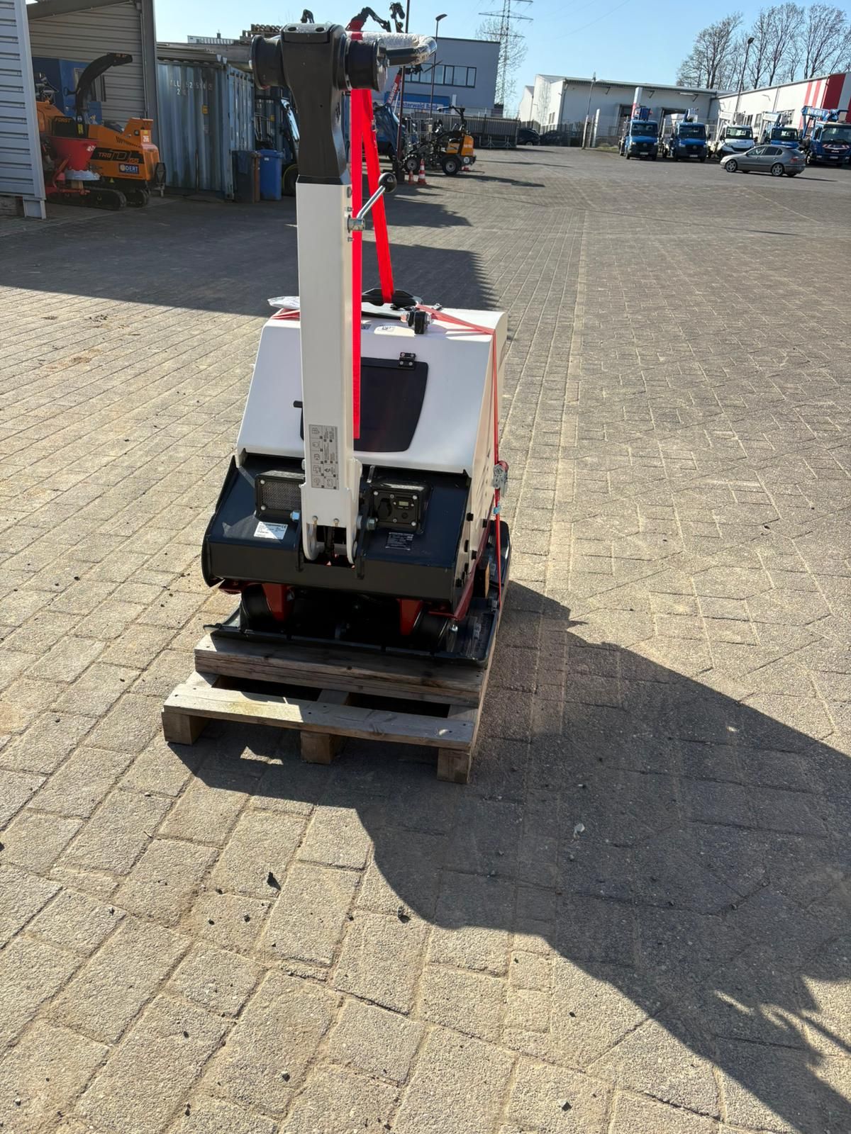 Rüttelplatte Dynapac DRP70D, neu, 700 kg Einsatzgewicht